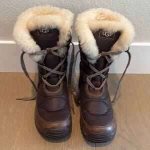 New UGG two toned brown winter boot. Size 8. Excellent condition & super comfy!